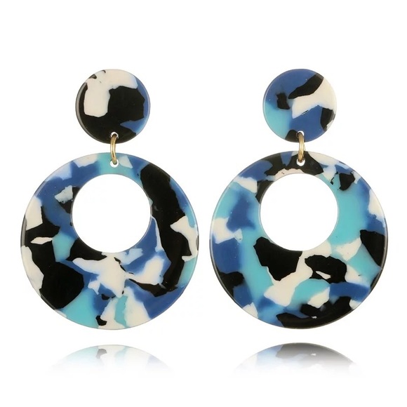 Resin acrylic earrings - Picture 3 of 3